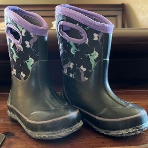 Girls unicorn Bogs. Some wear at toes/heels but lots of life left in them. Size9